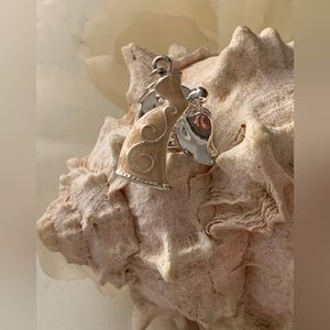 Vintage "Angel" enamel brooch by Avon.